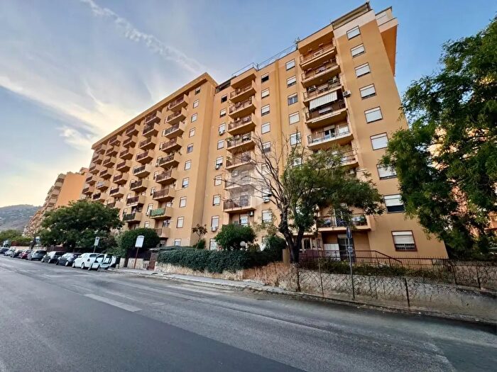 Appartamento con 5 locali in vendita in Via Cesare Terranova, Palermo