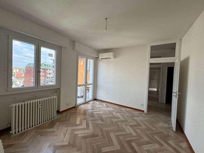 Appartamento trilocale in affitto in Via Achille Maiocchi, Morgagni, Milano