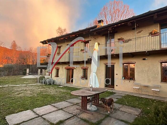 Appartamento con 6 locali in vendita in Strada Comba, Bricherasio