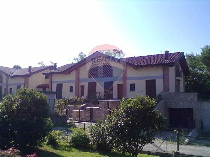 Casa con 6 locali in vendita in Monte Faito, Triuggio