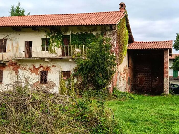 Casa con 6 locali in vendita in Motto Snc, Oleggio