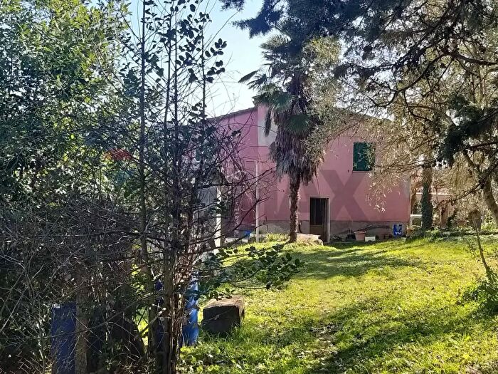 Casa con 10 locali in vendita in Pomarance