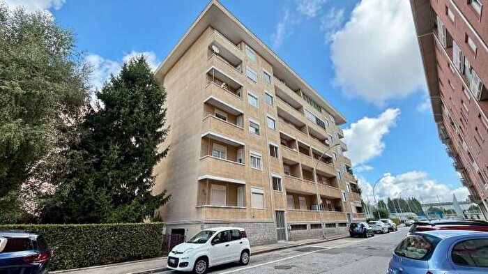 Appartamento con 6 locali in vendita in Via Umbria, Biella