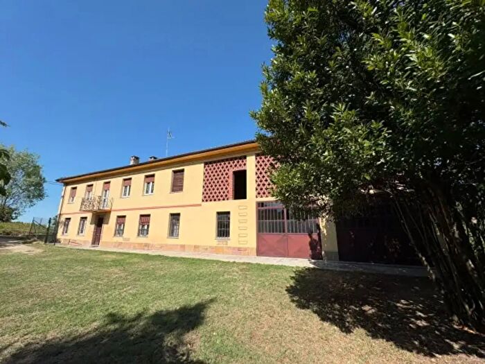Casa con 5 locali in vendita in Via San Giovanni Bosco, Castagnole Delle Lanze