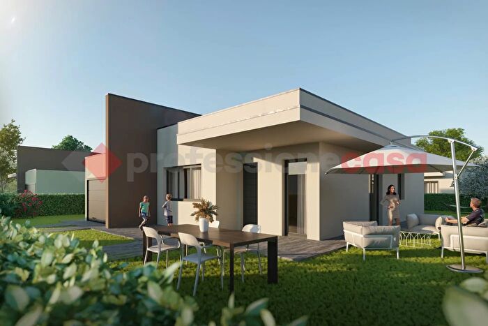 Casa quadrilocale in vendita in Via Papa Giovanni Paolo, Landriano