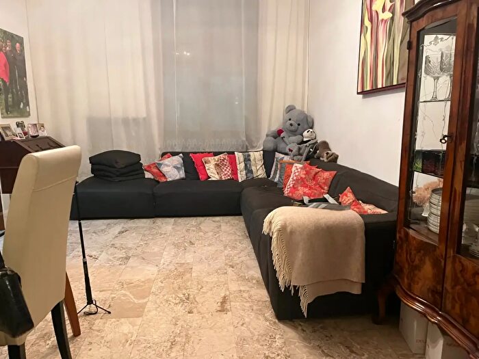 Appartamento trilocale in vendita in Via Leopoldo Cerri, Piacenza