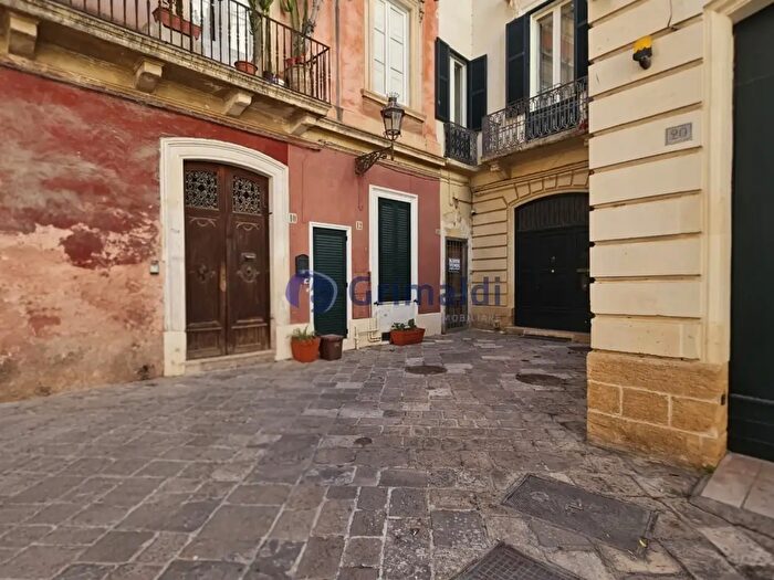 Appartamento trilocale in vendita in Via degli Antoglietta, Lecce