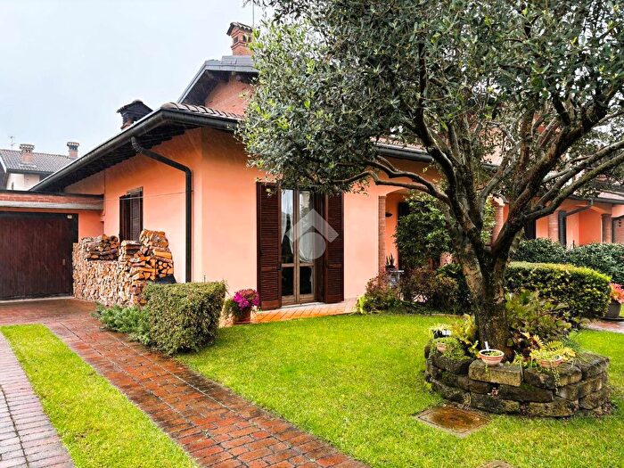 Casa quadrilocale in vendita in Via Giovanni Verga, Belgioioso