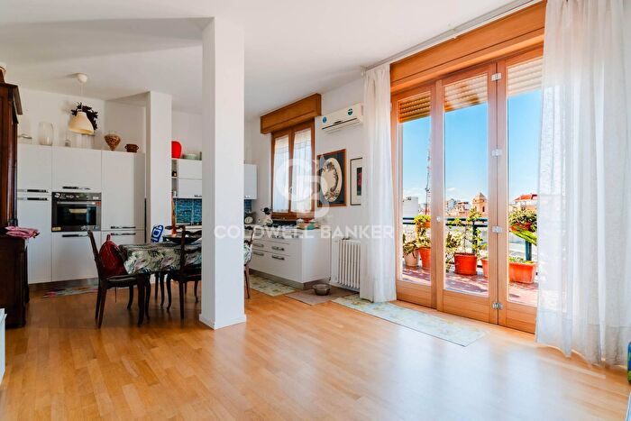 Appartamento trilocale in vendita in Via Cesare Battisti, Brindisi