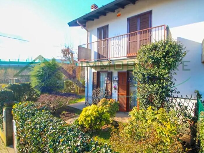 Casa quadrilocale in vendita in Via Giosuè Carducci, Besnate