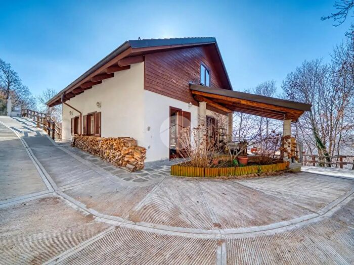 Casa con 7 locali in vendita in Borgata Levrette, Valgioie