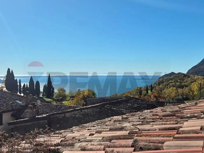 Casa con 5 locali in vendita in Gargnano