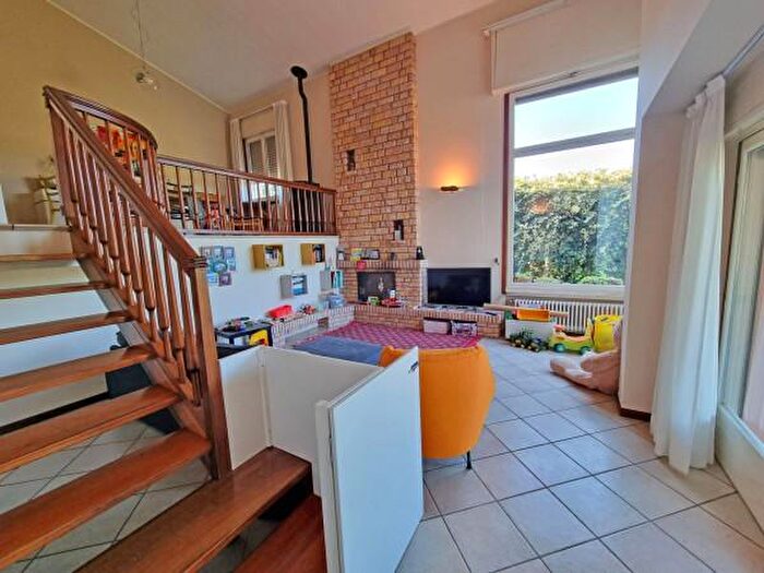 Casa con 6 locali in vendita in Ranco