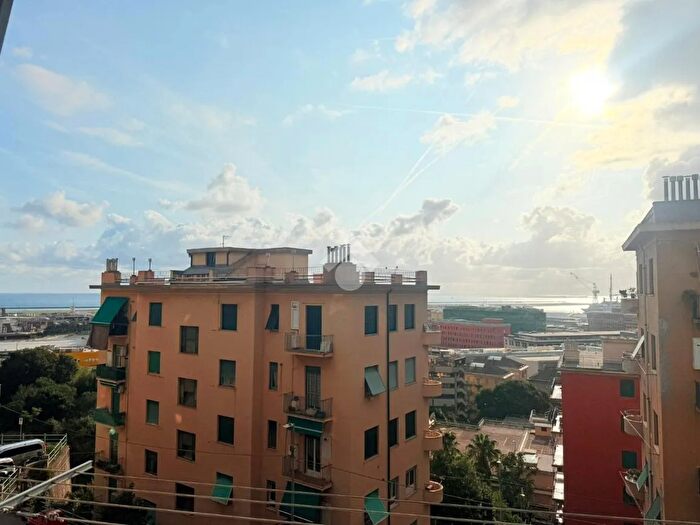 Appartamento quadrilocale in vendita in Via l Calda, Genova