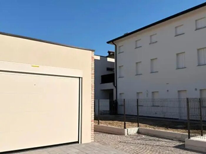 Appartamento trilocale in vendita in Piazza Guglielmo Marconi, Camponogara