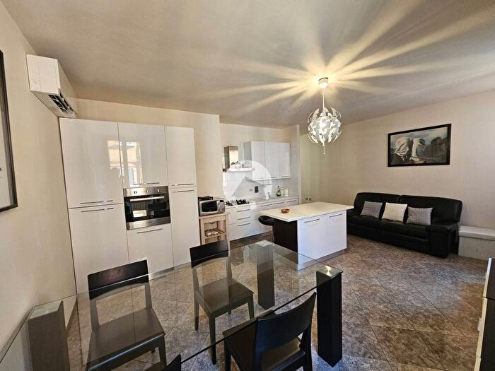 Appartamento trilocale in affitto in Via Monte Cusna, Centro Storico, Reggio Emilia