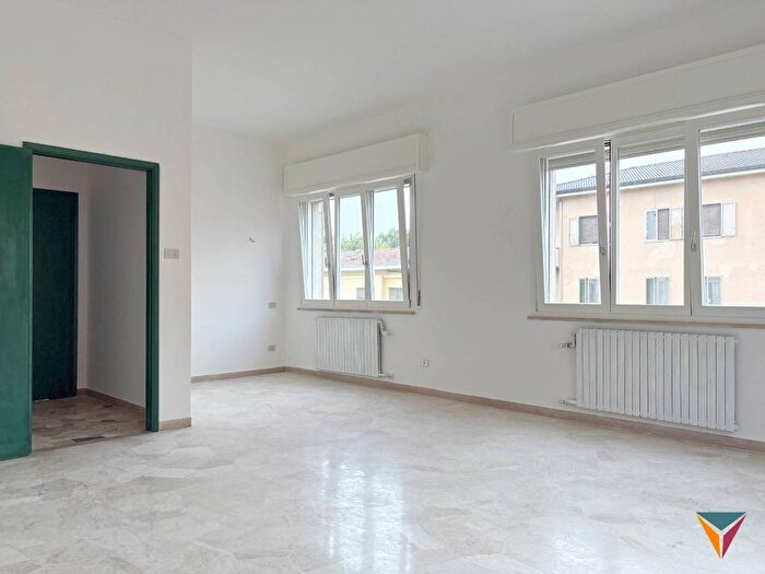 Appartamento con 5 locali in affitto in Viale Luigi Vaschi, Valletta Paiolo, Mantova