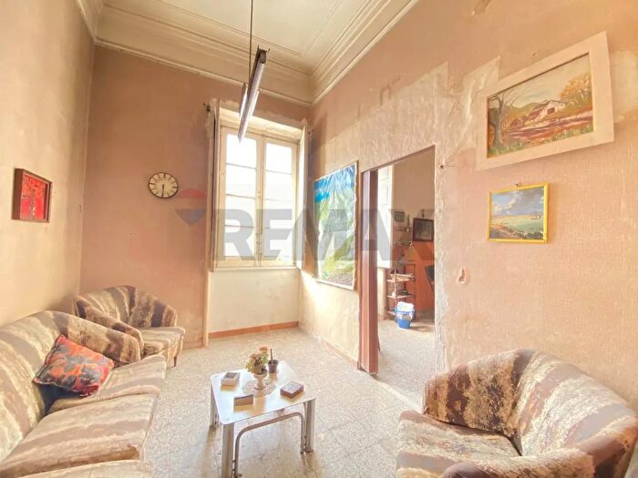 Appartamento trilocale in vendita in Via Regina Bianca, Catania