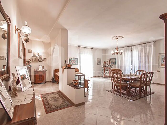 Casa con 8 locali in vendita in Traversa Duca di Genova Sn, Cagliari
