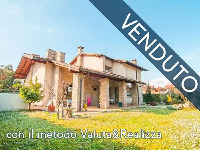 Casa con 5 locali in vendita in Via Santo Stefano, Calcinate