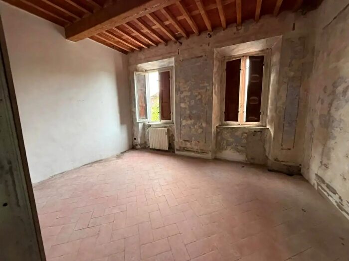 Casa con 8 locali in vendita in Capannori
