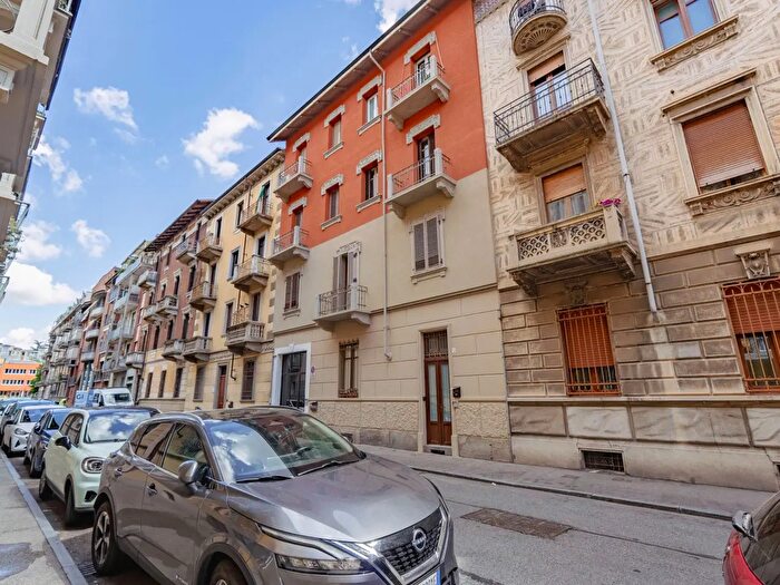 Appartamento trilocale in vendita in Via Bussoleno, Torino