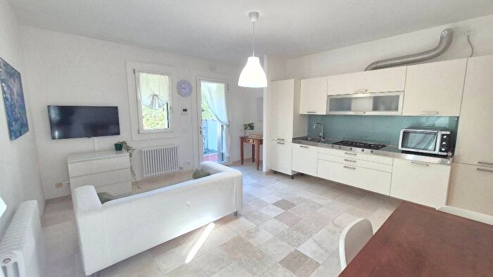 Appartamento trilocale in affitto in Viale Gian Giacomo Felissent, Santa Maria del Rovere, Treviso