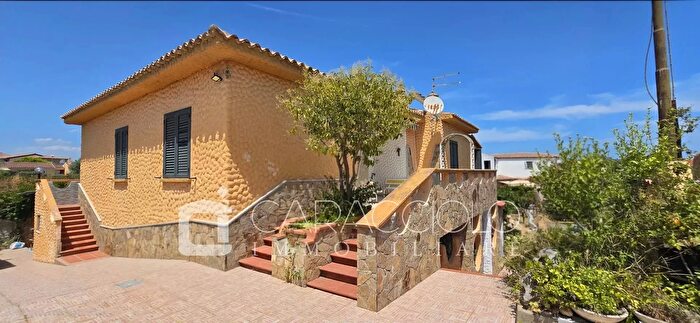 Casa con 8 locali in vendita in Budoni