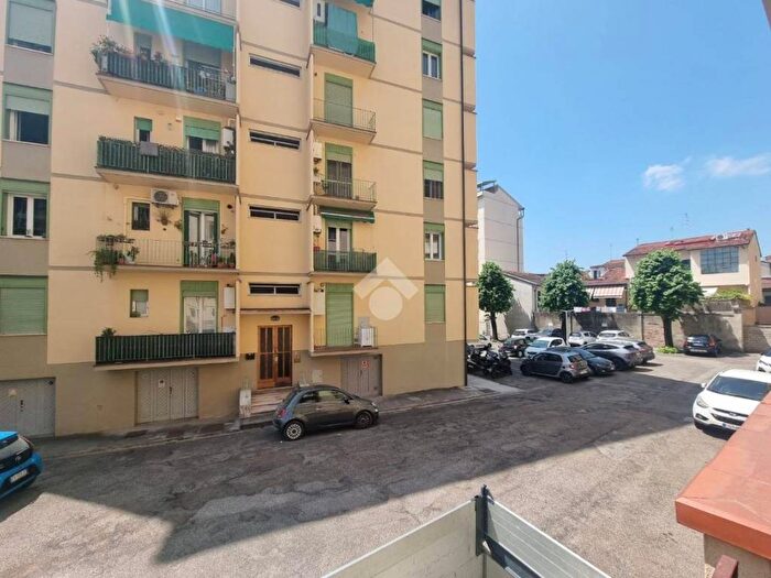 Appartamento con 5 locali in affitto in Via dello Steccuto, Careggi Rifredi Dalmazia, Firenze