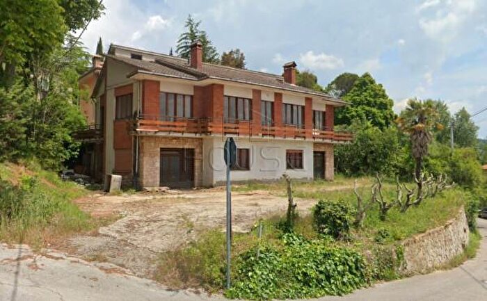 Appartamento con 6 locali in vendita in Via del Gonfalone, Montone