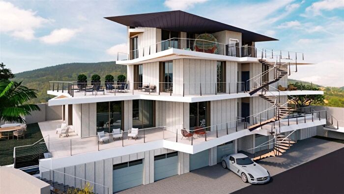 Appartamento trilocale in vendita in Via Etnea Gravina di Catania, Gravina Di Catania