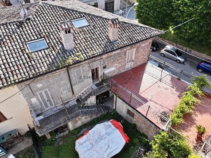 Appartamento con 6 locali in vendita in Via Macallè, Ascoli Piceno