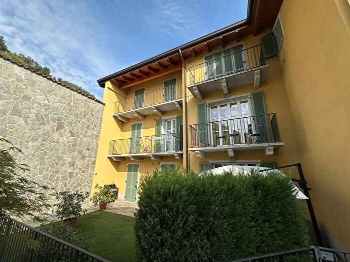 Appartamento trilocale in vendita in Piazza Manzoni, Airuno