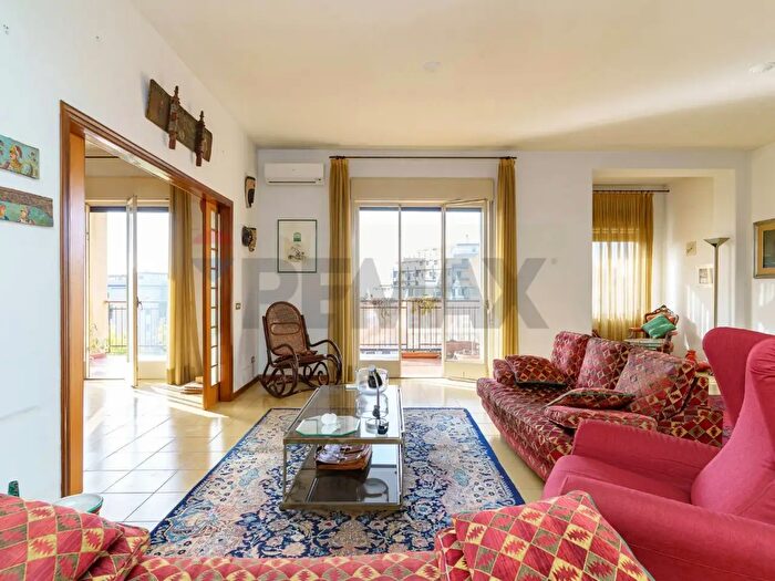 Appartamento con 6 locali in vendita in Catania