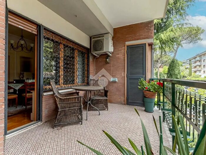 Appartamento quadrilocale in vendita in Via Adolfo Gandiglio, Roma