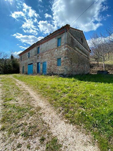 Casa con 8 locali in vendita in Contrada Fonte Magna, Montottone