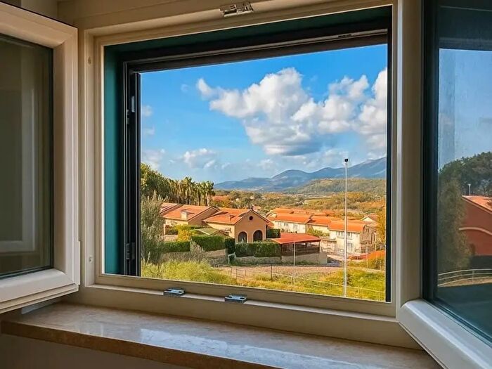 Casa con 5 locali in vendita in Via Grisi Snc, Ascea