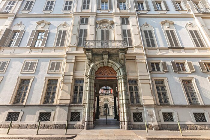 Appartamento con 5 locali in vendita in Piazza Savoia, Torino