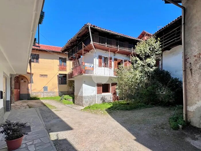 Casa con 7 locali in vendita in Via SantAnna, Balangero