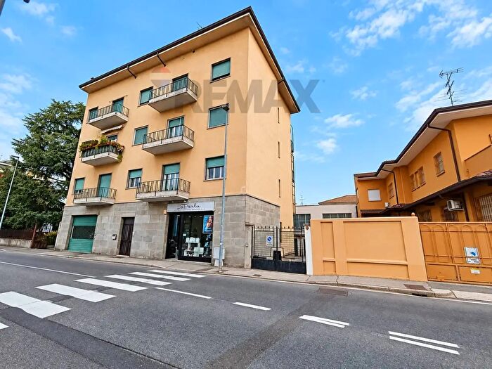Appartamento trilocale in vendita in Viale Volta, Novara