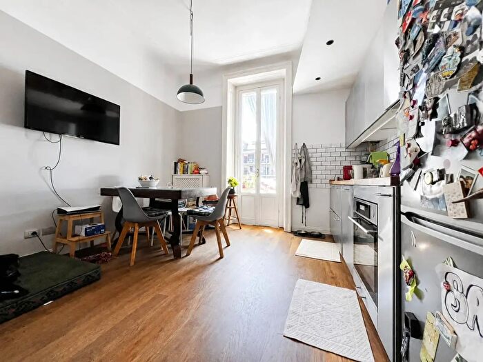Appartamento trilocale in vendita in Via Giuseppe Guerzoni, Milano