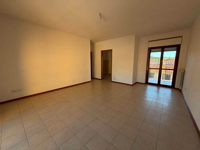 Appartamento quadrilocale in affitto in Via Campoloniano, Rieti