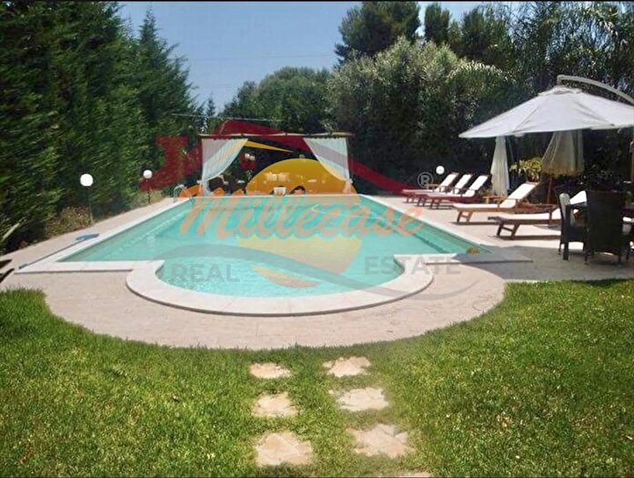 Casa con 7 locali in vendita in Traversa Sinerchia, Siracusa