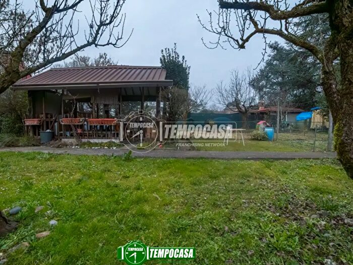 Appartamento quadrilocale in vendita in Via XXV Aprile, Burago Di Molgora