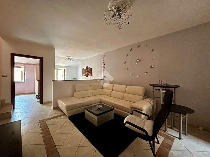 Appartamento con 5 locali in vendita in Via Aonio Paleario, Veroli