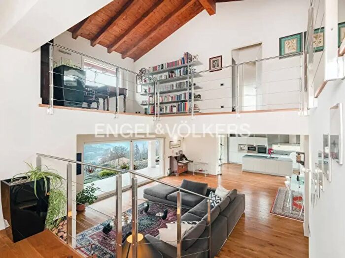 Casa con 6 locali in vendita in Alta Valle Intelvi