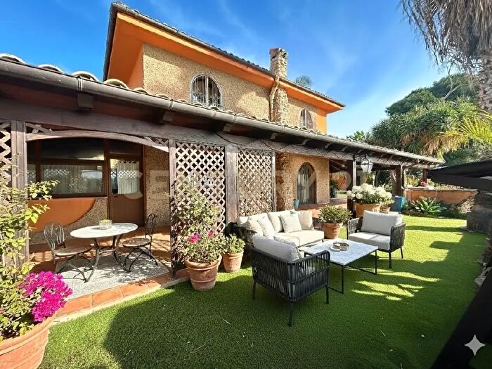 Casa quadrilocale in vendita in Via Mandarino, Porto Empedocle