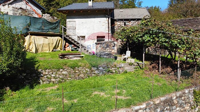Casa bilocale in vendita in Via Provinciale, Gurro