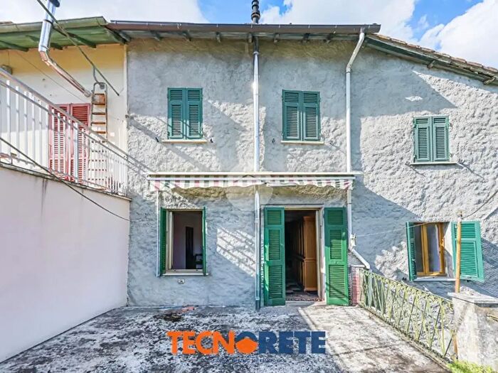 Casa con 6 locali in vendita in Via Zucchetto, Beverino