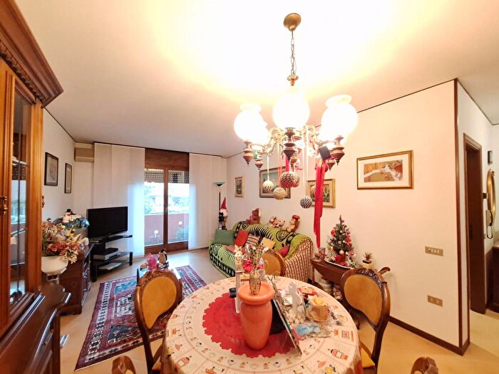 Appartamento quadrilocale in vendita in Via Alessandro Scarlatti, Rovigo